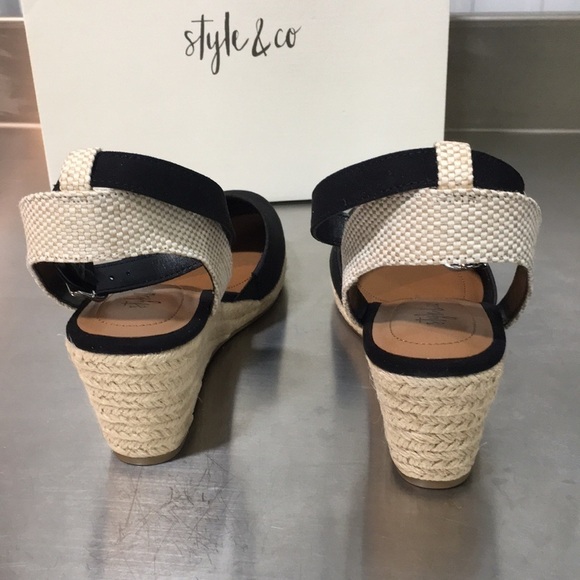 New WB Woman’s Style & Co Heeled Sandals - Picture 3 of 5